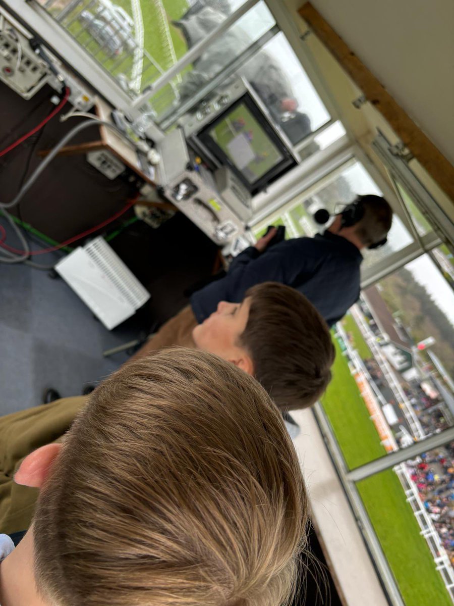 Many thanks to Stewart Machin for showing my son Jack and his friend behind the scenes and the view from the commentary box @ExeterRaces on Sunday. 👌🏻#greatjob