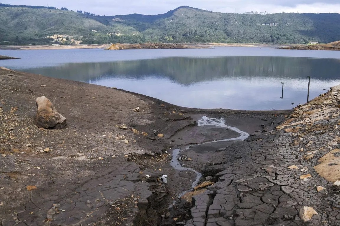 Colombie : Bogota rationne l’eau potable de ses huit millions d’habitants #TiredEarth #ChangementClimatique tiredearth.com/fr/news/colomb…