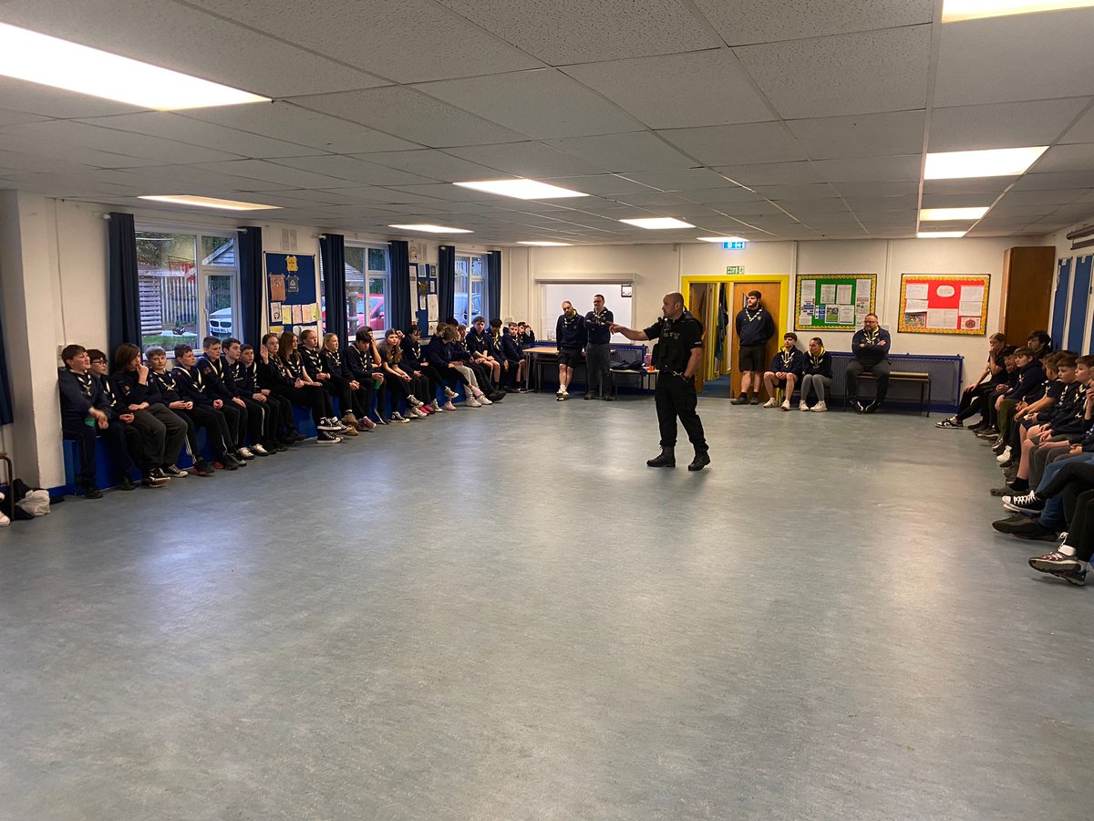 PC King gave an input to Sea Scouts in Coventry, showing how brilliant our police dogs are and educating them in safety around dogs. @CoventryPolice this is the 10th year we've attended.