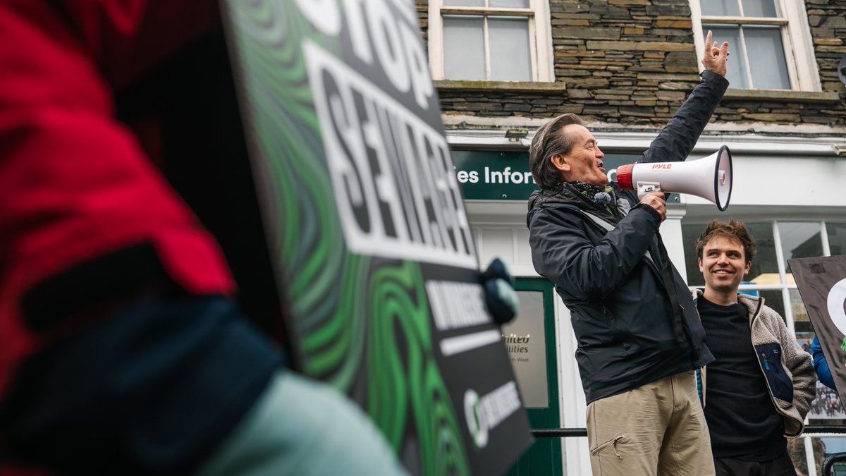 Yesterday, we were absolutely overjoyed to be joined by @Feargal_Sharkey for our weekly strike against sewage. Feargal is the unbelievable, charismatic powerhouse driving this nation's outrage against the pollution of our waterways. We were totally honored to have him join us.…