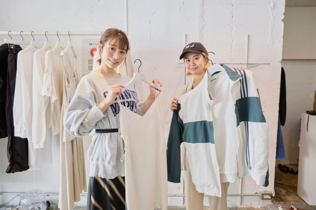 fempass's tweet photo. #古着女子 前編

#河北彩伽 さんとヴィンテージセレクトショップ『CaNARi』へ👗
２つのコーディネートでいつもとは少し違う河北さんになりました✨

記事はこちら
https://t.co/lksbp0u6Rx

記事の最後にはプレゼントのお知らせがあります🎁

@Saika_Kawakita https://t.co/D976Is3fvo