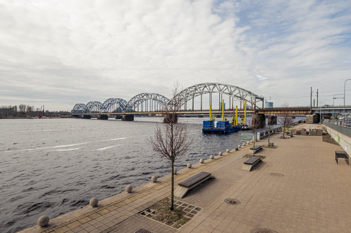 Uzsākta pirmā Rail Baltica tilta balsta izbūve Daugavā archidea.lv/lv/news/articl…  #būvniecība #RailBaltica #Rīga