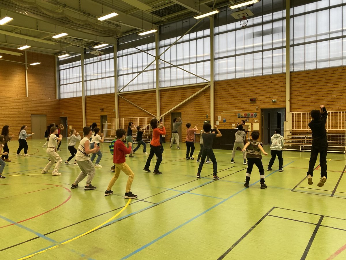 Après une #SOP2024 qui a été un franc succès (👏👏👏 M. Richard), on continue dans l'esprit #JO2024 , en préparant la #danse des Jeux, pour accueillir...la flamme Olympique en juin !