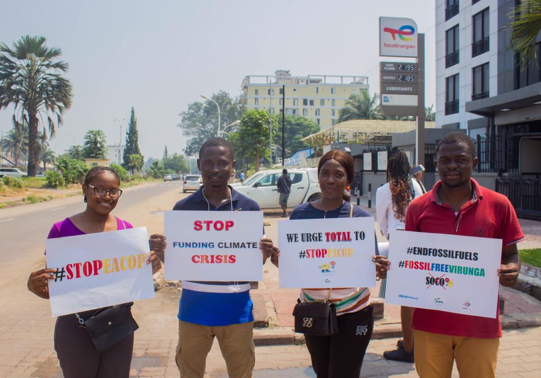 The intimidation of individuals peacefully expressing their concerns about the EACOP project in Tanzania is unacceptable. @SuluhuSamia, @TotalEnergies, @PPouyanne, take a stand for justice and respect the rights of local communities!  #StopEACOP
📸: @350Africa @stopEACOP