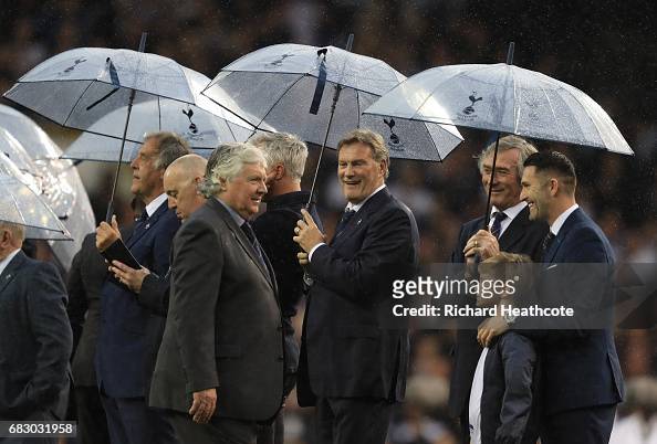 Just because #coys I was looking for a rainy photo, how special is this🕊 enjoy your Tuesday everyone try and keep dry 🌧 🌧🌧