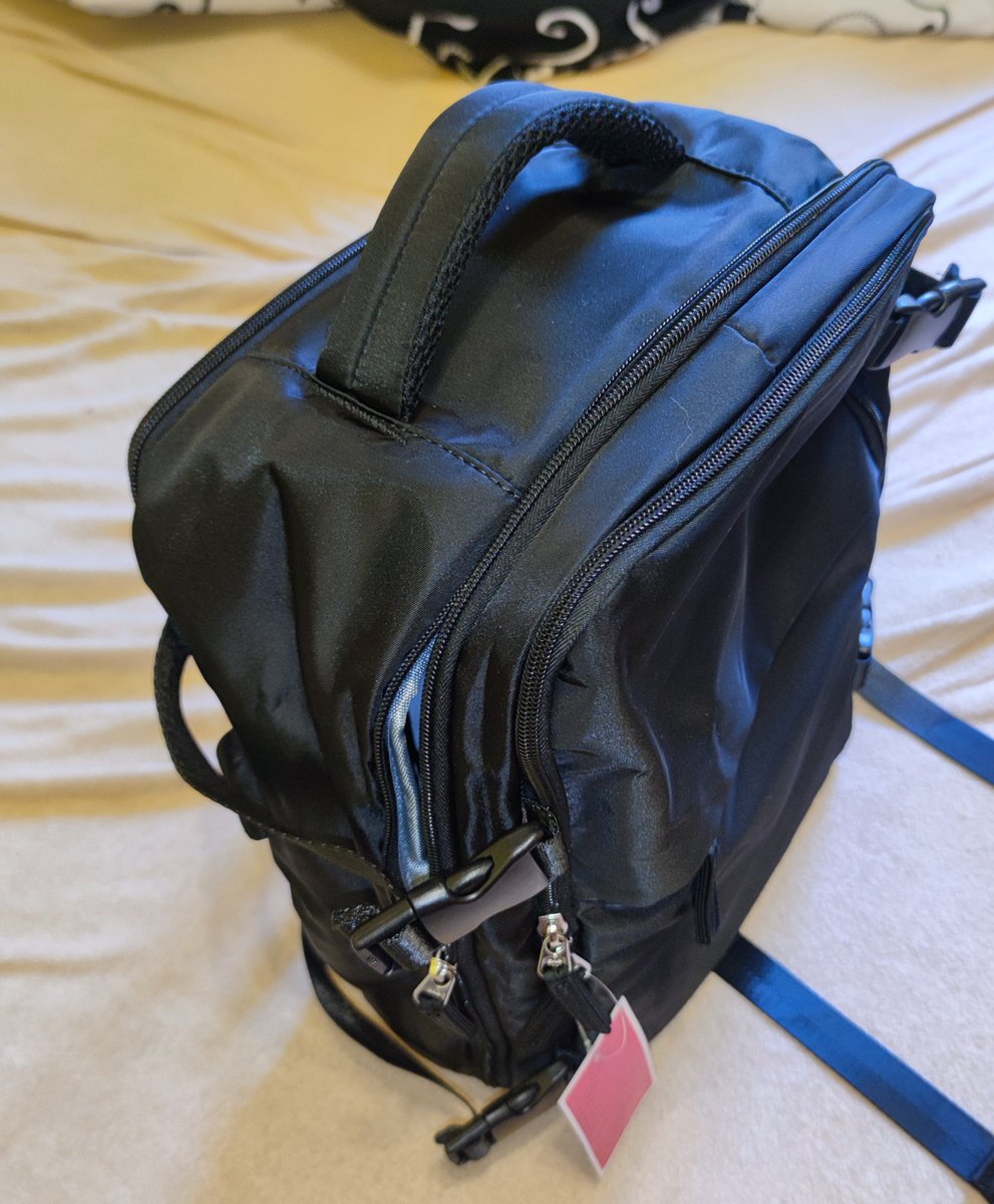 pebr0u's tweet image. #DnešníPošta: Kabinový batůžek pro Ryanair (ten, co je zadarmo bez příplatku, &quot;small bag&quot;, 40x25x20 cm). 
s.click.aliexpress.com/e/_DmxHVtn
Využívá povolený rozměr do posledního centimetru.