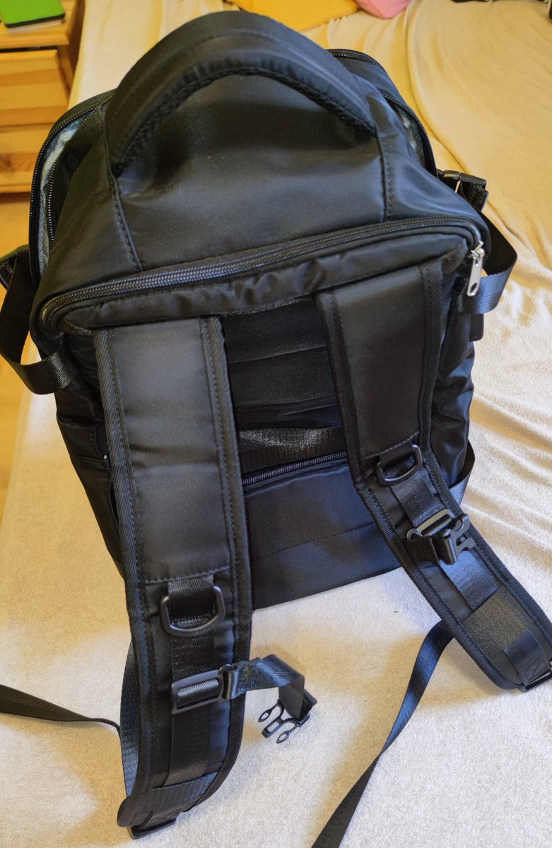 pebr0u's tweet image. #DnešníPošta: Kabinový batůžek pro Ryanair (ten, co je zadarmo bez příplatku, &quot;small bag&quot;, 40x25x20 cm). 
s.click.aliexpress.com/e/_DmxHVtn
Využívá povolený rozměr do posledního centimetru.