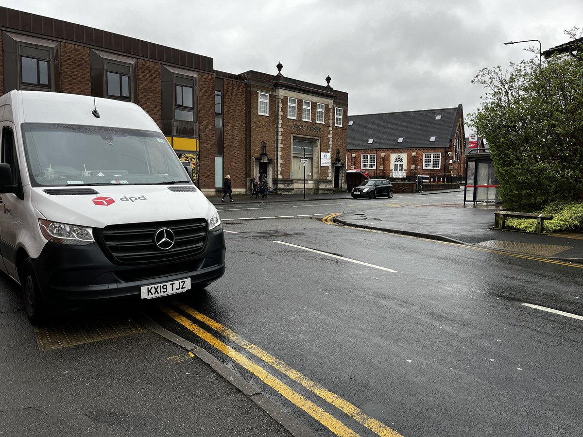 Lovely #DPDUK driver blocking the tactile paving & dropped kerb on a corner in Old Hill @DPD_UK_Drivers #ableism #everydayableism #pavementparking #illegalparking @YPLAC #disabledaccess #wheelchairaccess