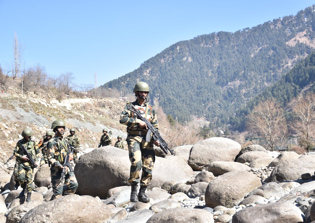 'Sweat plus sacrifice equals success.' सीमा सुरक्षा बल - सर्वदा सतर्क l कश्मीर सीमान्त । #BSF #LoC