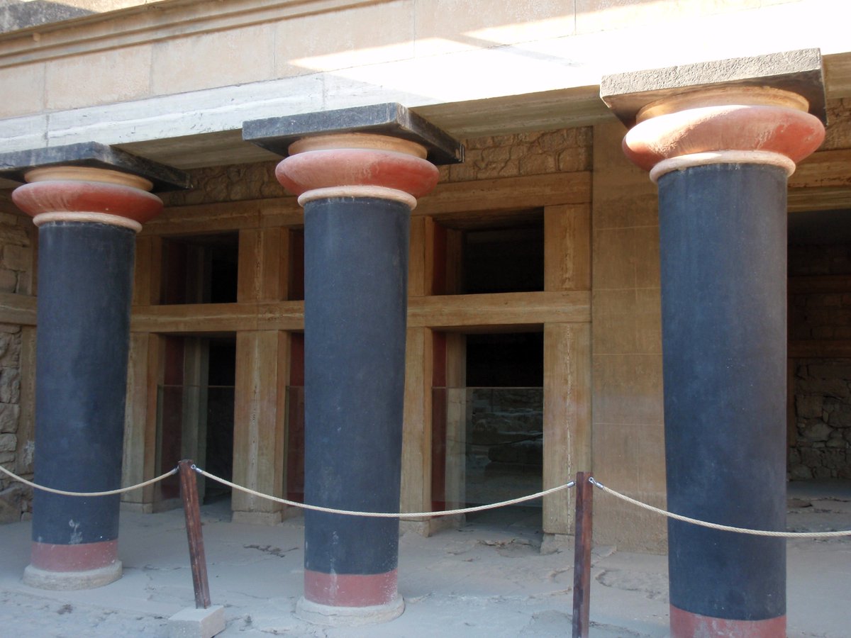 Knossos, Crete – Following the thread through the labyrinth
King Minos was the powerful king of Crete who lived 3.000 years ago and had his palace in Knossos. His name was related to several scandals at the time..
facebook.com/groups/pass2gr…

#urbancentersgr #IFWTWA #TravelTuesday