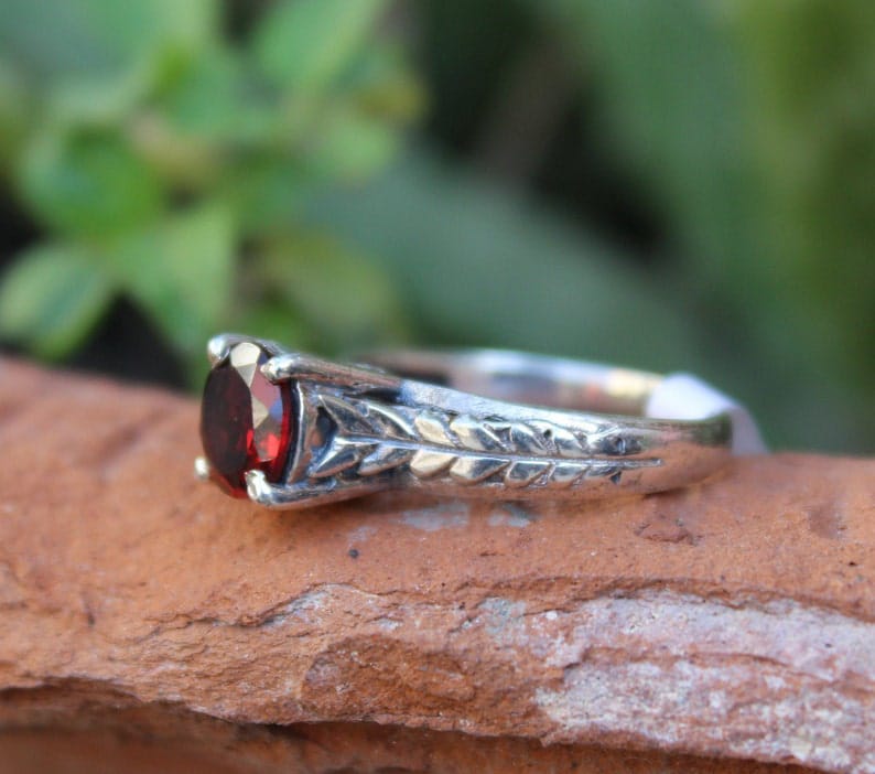Red Garnet Gemstone Ring,925 Sterling Silver
Buy AT:

amazon.com/Gemstone-Sterl…

#Redgarnetring #Elegantdesignring #Daintysilverring #Hippiering #Dailywearring #Vintagestylegift #Handmadering #Gothicleafdesignbandring #Weddingring #Prongringforgift #Artisancraftedjewelry #Gypsygift