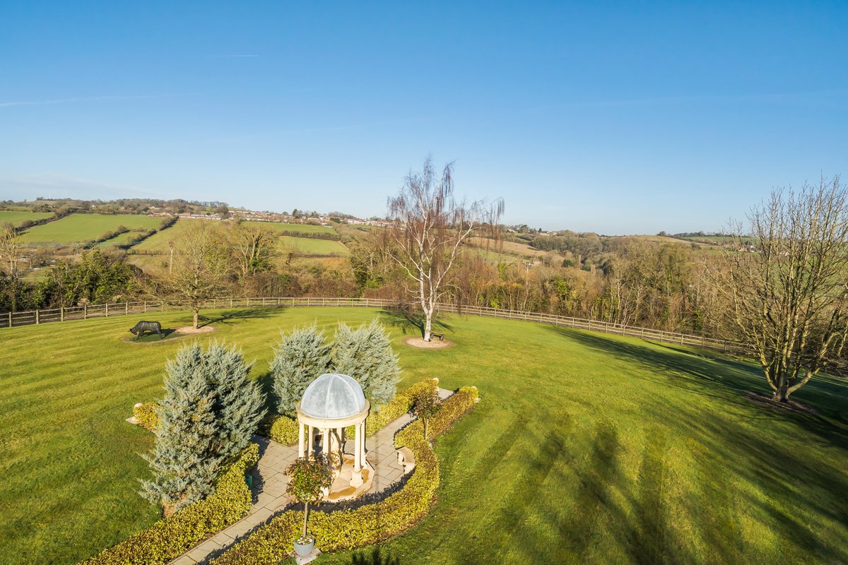 bathandrural's tweet image. Sale agreed: Set in over 2.5 acres, Coldharbour Farm is a particularly spacious and highly individual modern 6 bedroom detached house in a lovely hillside position with far reaching southerly views and is surrounded by picturesque Somerset countryside: fineandcountry.co.uk/bath-estate-ag…
