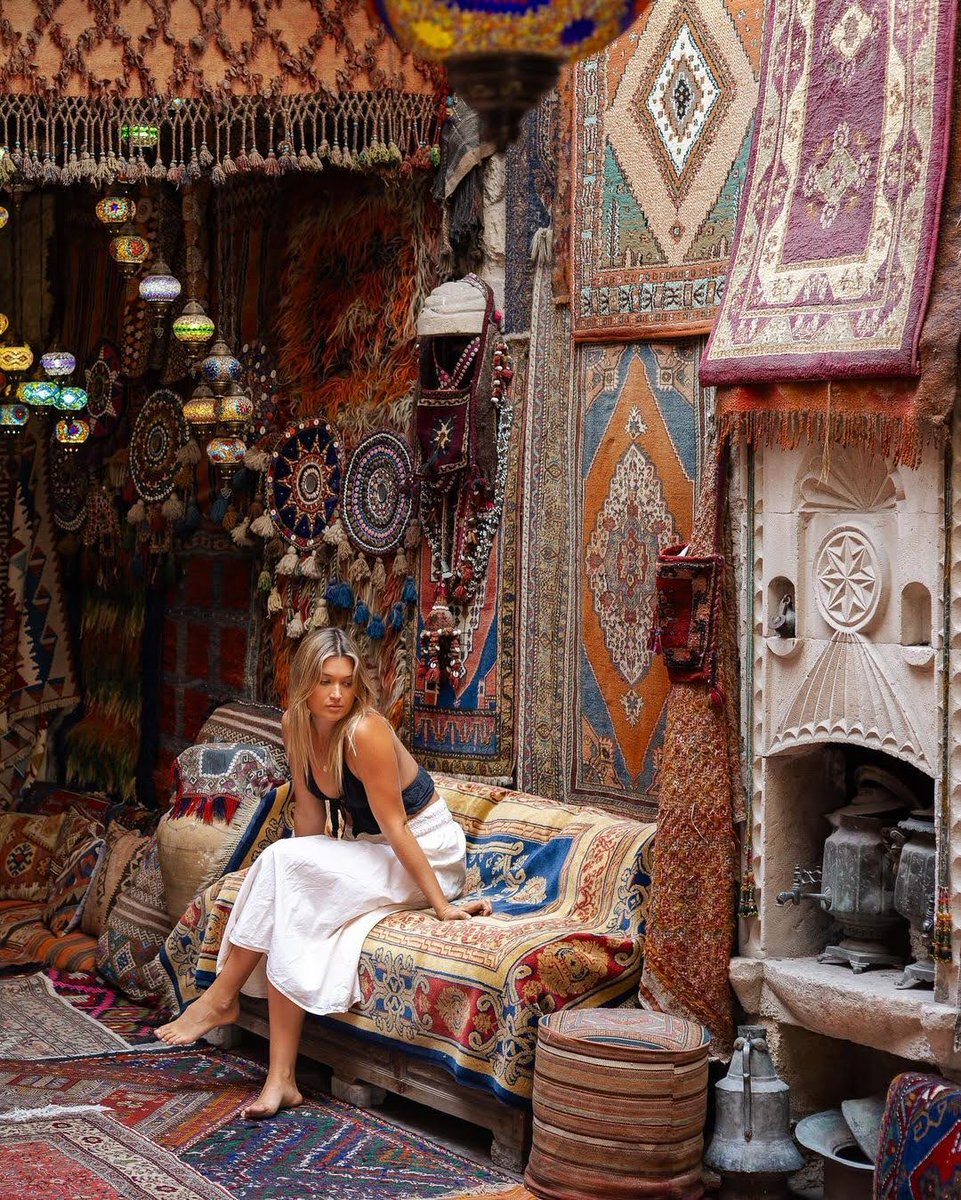 The rugs are a window into the rich cultural heritage and captivating beauty of Cappadocia. #Cappadocia

📸 IG: rhysandella
