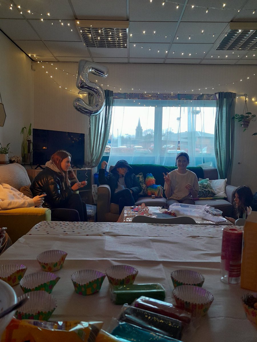 HAPPY 5 BIRTHDAY TO @SFADRoutesYP 🥳🎂 We kicked off our birthday celebrations with some old fashioned fun like piñatas, pass the parcel, cake making, and arts and crafts and celebrated being 5 🎉 @PamSFAD @AnnaSFAD @Emmasfad @Charli_SFAD @ScotFamADrugs