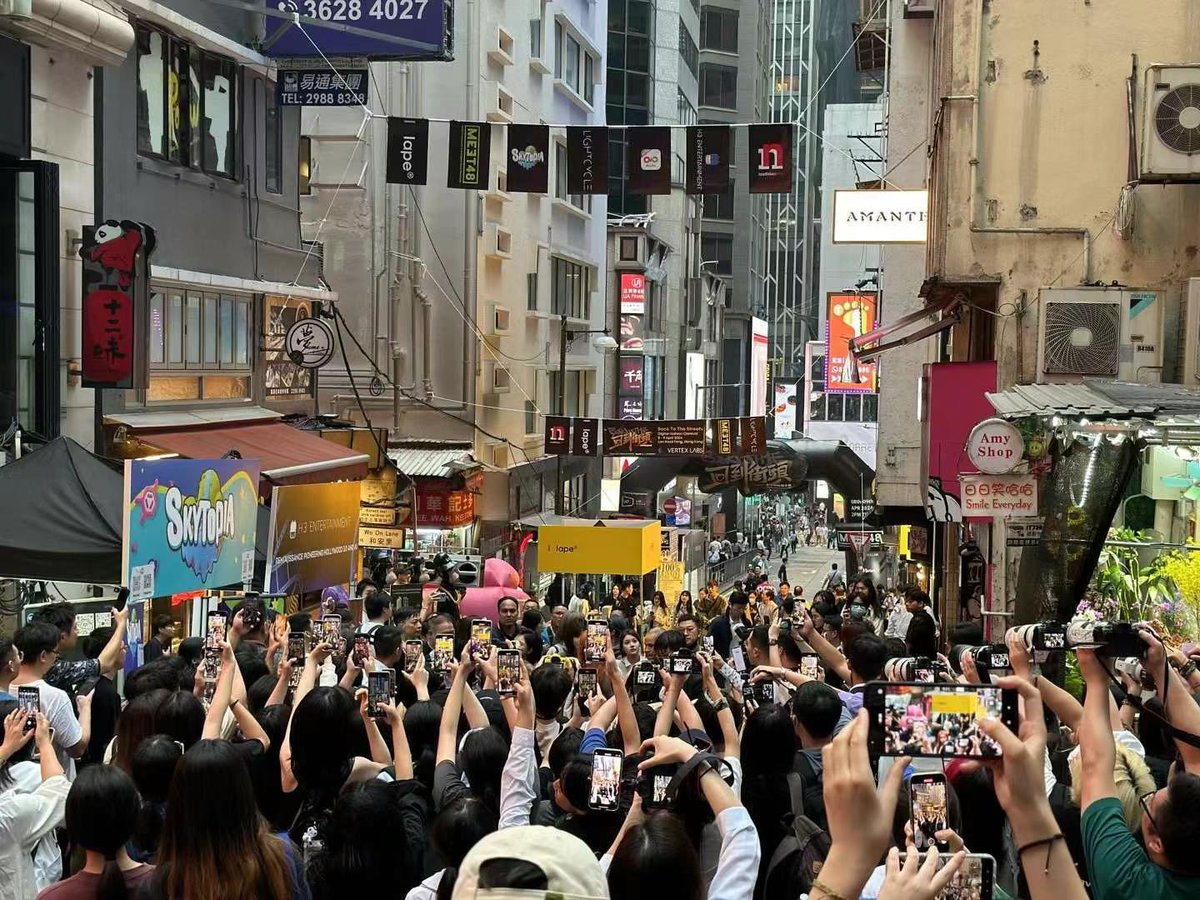 Look at all the fans in #LKF 

Do you spot 
@H3entertain @meet_48 @SkytopiaLabs @HAPEsocial ??

🚀 🔥 😎 

@LKFGroup @festival_web3 

#Web3Festival #BacktotheStreets #EclipseSolar2024 🌕