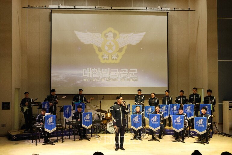 Lee Do Hyun (Soldier name: Lim Dong Hyun attended commemoration of Air Force Student Military Training Corps (ROTC) founding at Hankyeong University (8/4) and Cheongju University (9/4)— 🖇veritas-a.com/news/articleVi… #LEEDOHYUN #이도현