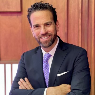 Porque <a href="/CarlosLoret/">Carlos Loret de Mola</a>  ? 

Yo te he seguido y fui una de las que más te apoyo incondicionalmente con el hashtag #TodosSomosLoret 

También estuve ahí ahora que tuviste la audiencia con Pio López Obrador, cuando saliste con lágrimas en los ojos, y volví a impulsar el