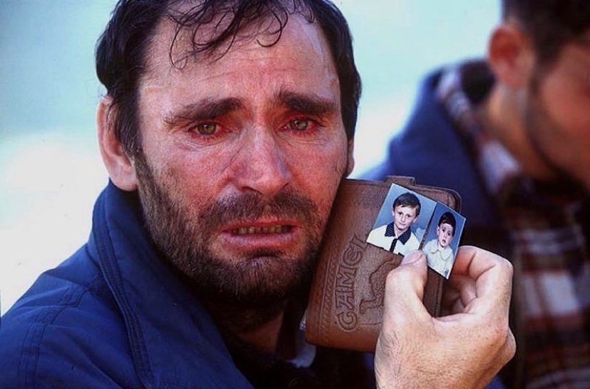 1999, Kosova Savaşı sırasında kaybolan çocuklarının arayan bir Kosovalı…