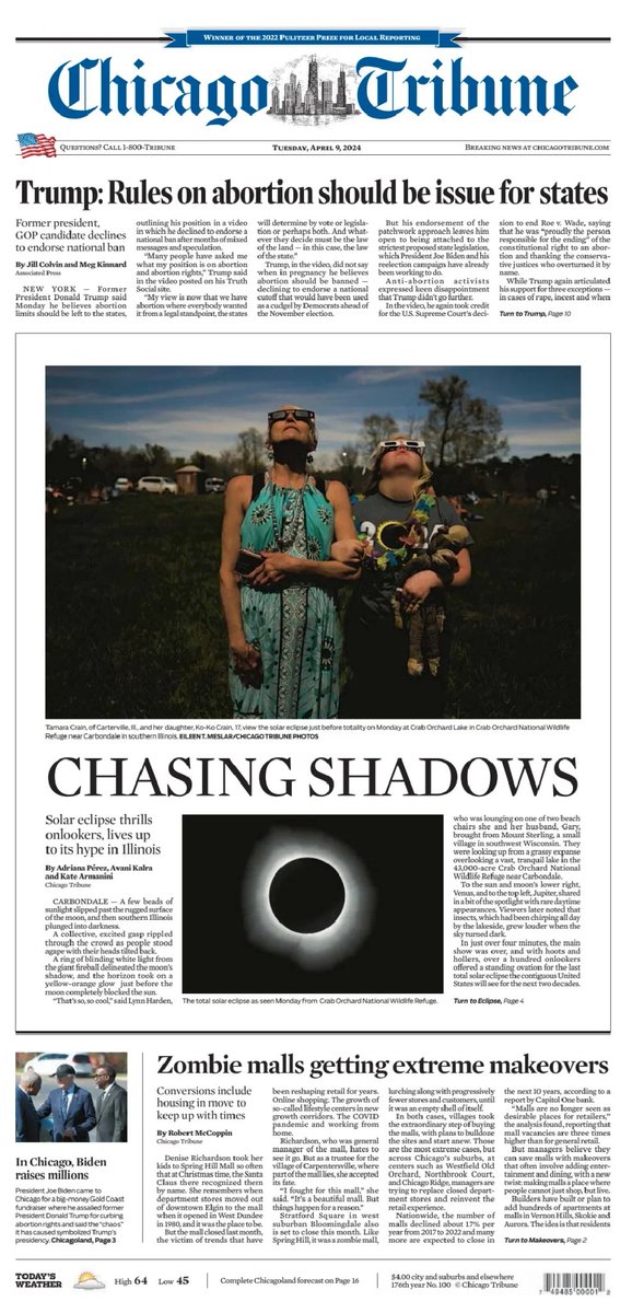 🇺🇸 Chasing Shadows ▫Solar eclipse thrills onlookers, lives up to its hype in Illinois ▫@adrianamperezr @avanidkalra @KateArmanini #frontpagestoday #USA @chicagotribune 🇺🇸