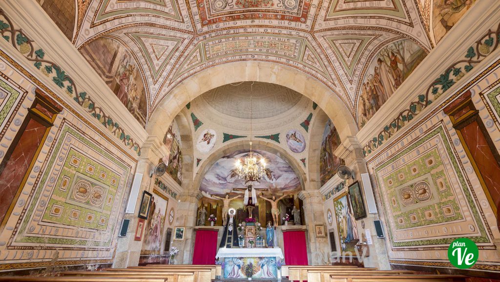 La Ermita del Crito del Amparo en Benquerencia sorprende nada más abrir la puerta, sus paredes y techos están decorados con pinturas de la Pasión de Cristo y tiene un aire majestuoso. planvex.es/web/2018/10/ca… @extremadura_tur #MontanchezTamuja