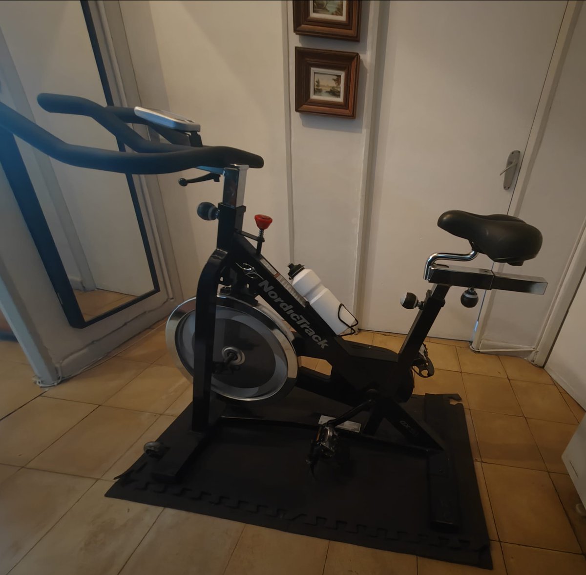 SepulEstrella's tweet image. Vendo bicicleta estática NordicTrading sin apenas uso 
No se envía, a recoger.
Interesados whats 696500162 
#bicicletaestática #ofertabicicleta