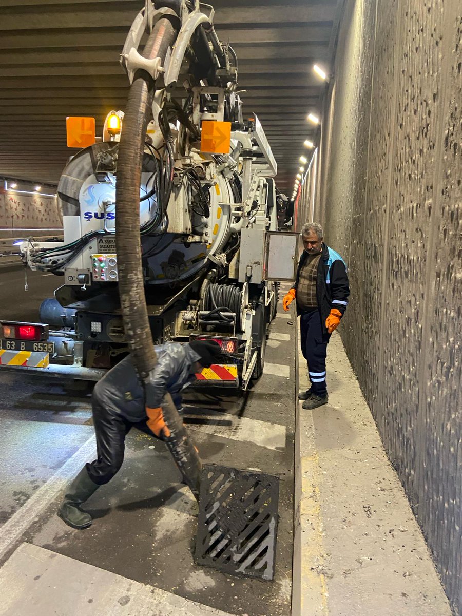 ŞUSKİ ekiplerimiz, yaşanan sağanak yağışta gün boyu teyakkuz halinde. 

Yağış esnasında şehrin çeşitli bölgelerinde oluşan arızalar gideriliyor✅