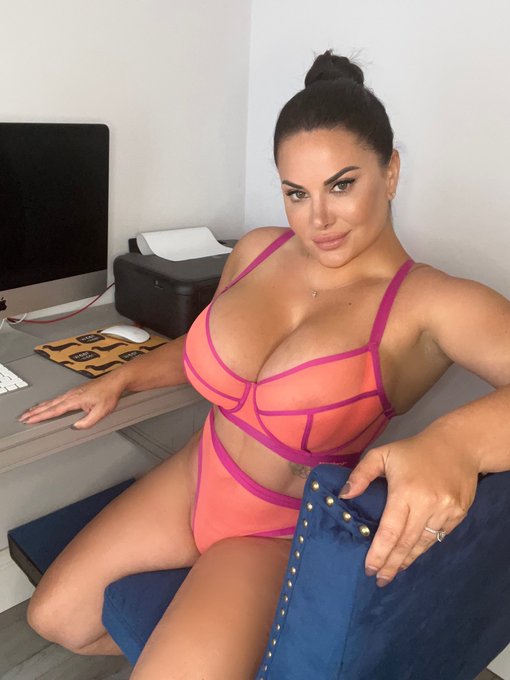 Watch 🔥Sophie_Lawson_xx🔥's leaked NSFW photo on TwXstars