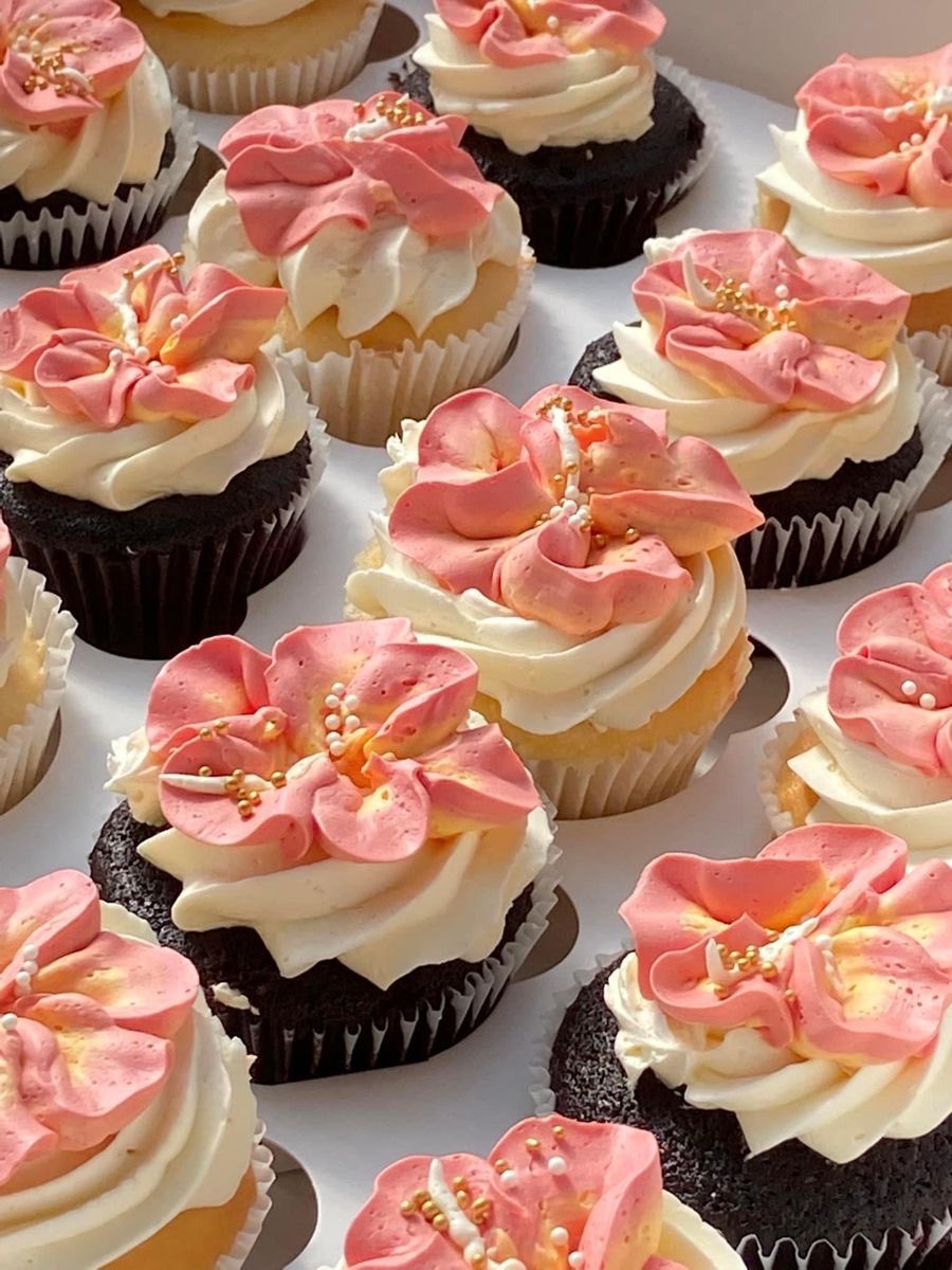 hibiscus cupcakes 🧁🌺