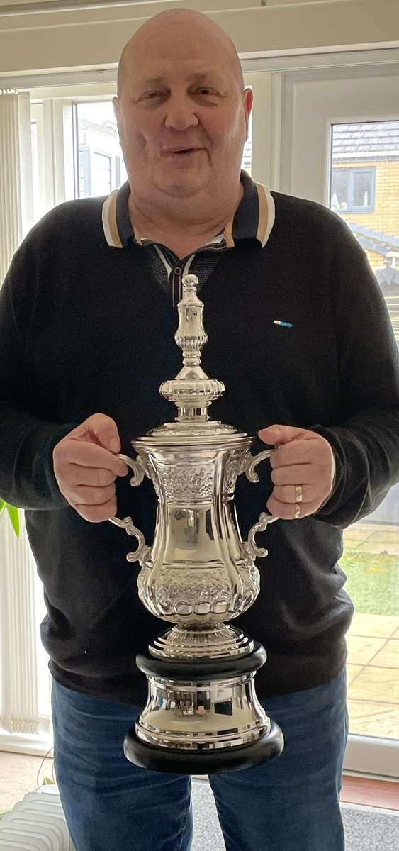 The Semi finals of the @DW_RealEstateUK Challenge cup take place Sunday At Bennetts Rec Duns 10.30 @UTFO2023 v @The_Manor_FC At Stockwood Park 10.30 @LutonPhoenix v @FCHighwood Who’s getting there hands on this beauty