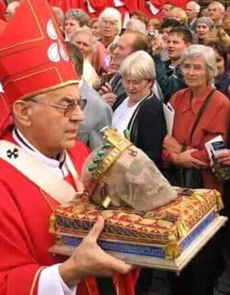 African ofeke Christians what can you say again about this skull of St Wenceslas inside the church? If na Ndi Omenala in Igbo culture carries this skull 💀 of our ancestors you people will begin call it satanic or demonic. Africans open your eyes and rethink now #DadaNwaMmiri