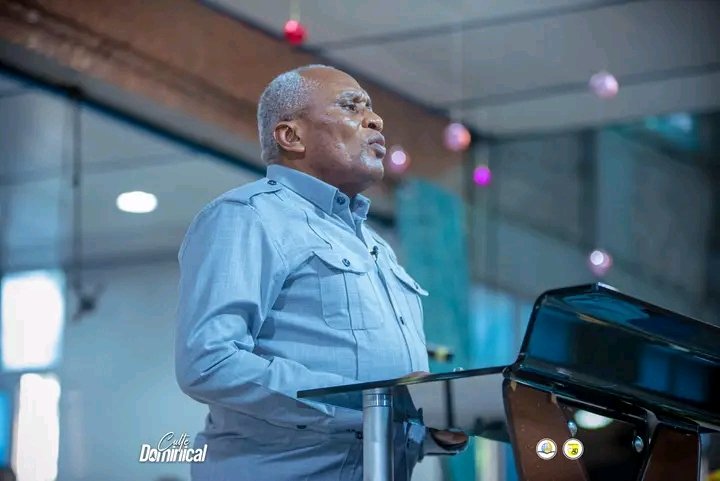 FKasampu's tweet photo. Joyeux anniversaire à vous tres cher Papa et Pasteur! Nous vous aimons bien..... https://t.co/CbyNwYcTZo