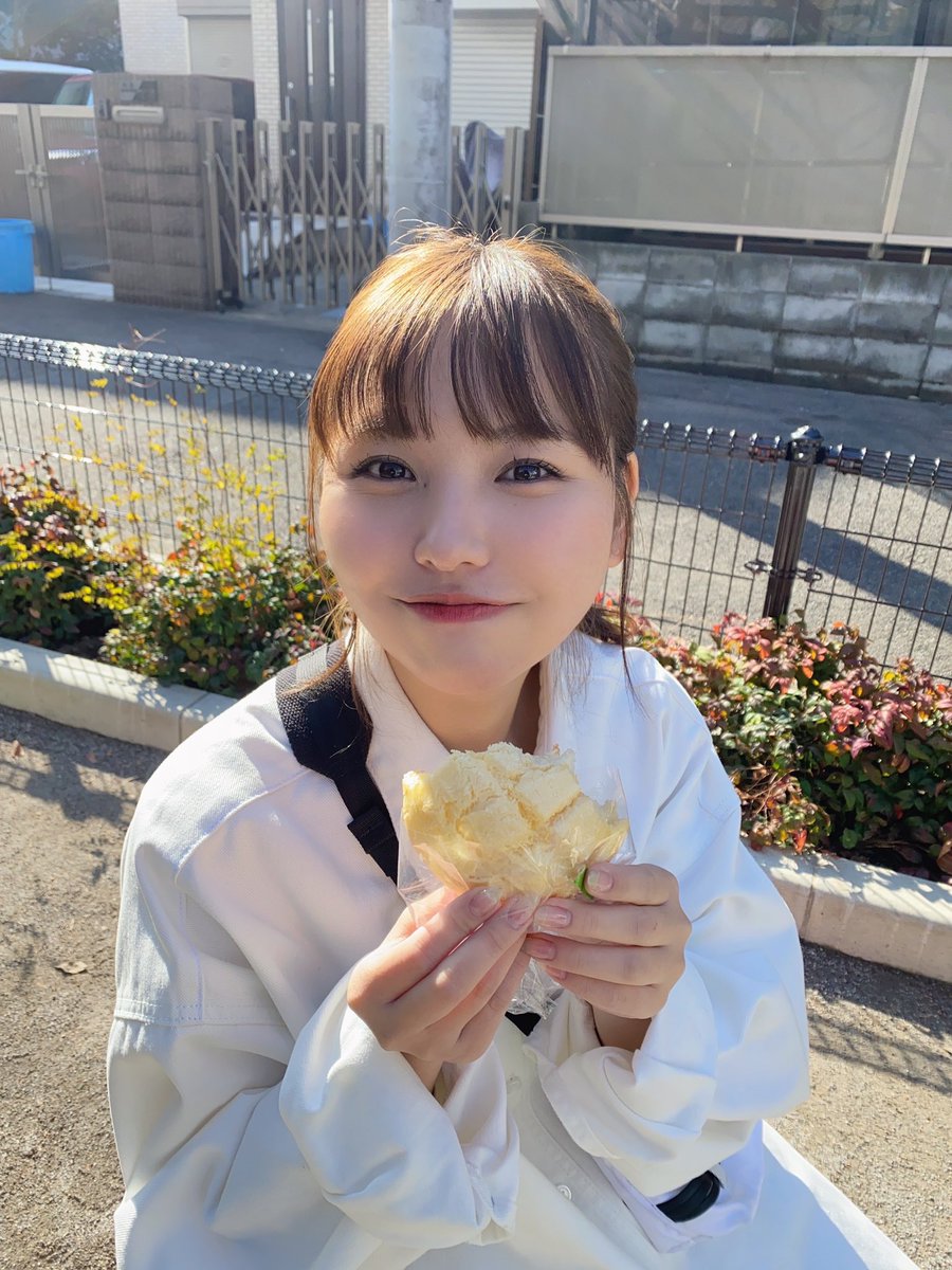 今日発売のFine5月号に掲載していただいてます🌸 いっぱい食べてお腹いっぱいになる撮影でした😗 ぜひチェックしてください🌼 #fine_mag_jp
