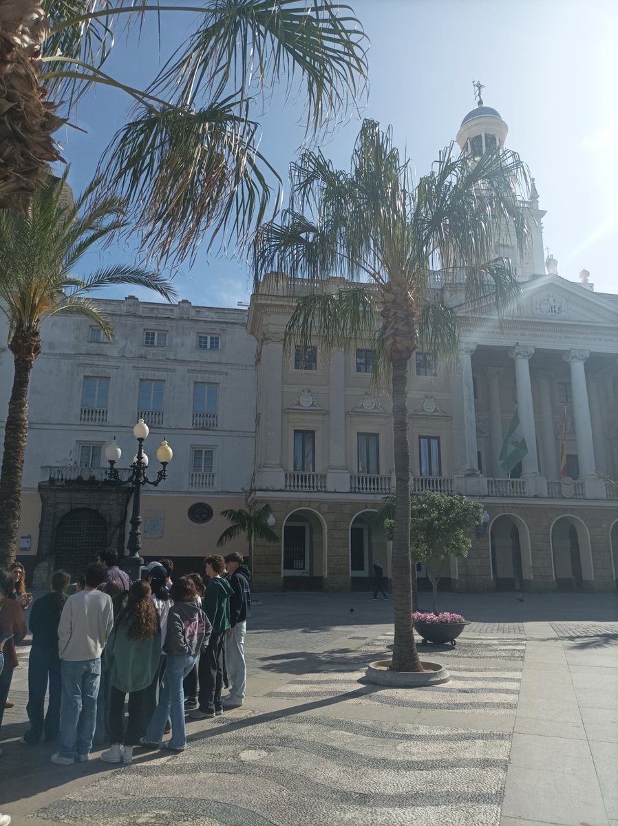 Canto_digital's tweet photo. Suivez les aventures à Cádiz de la section européenne espagnol / histoire géo du @LP2I_86 sur le compte insta flash_lp2i :) https://t.co/wPKTzlijDh https://t.co/OVxOQv0Dyh