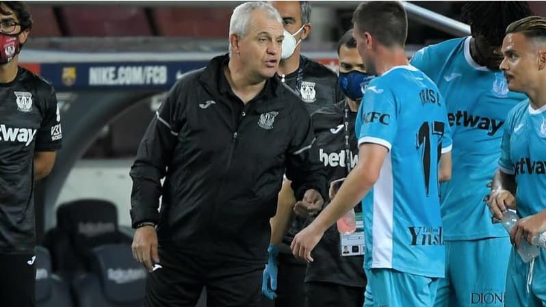 Javier Aguirre est le porte-drapeau de tous les entraîneurs à l’ancienne du monde. Le coach de Majorque (finaliste malheureux de Coupe d’Espagne) a son domaine réservé: l’intuition. Encore une excuse de 'boomer'? Mardi @RMCsport & @After_LaRevue rmcsport.bfmtv.com/replay-emissio…