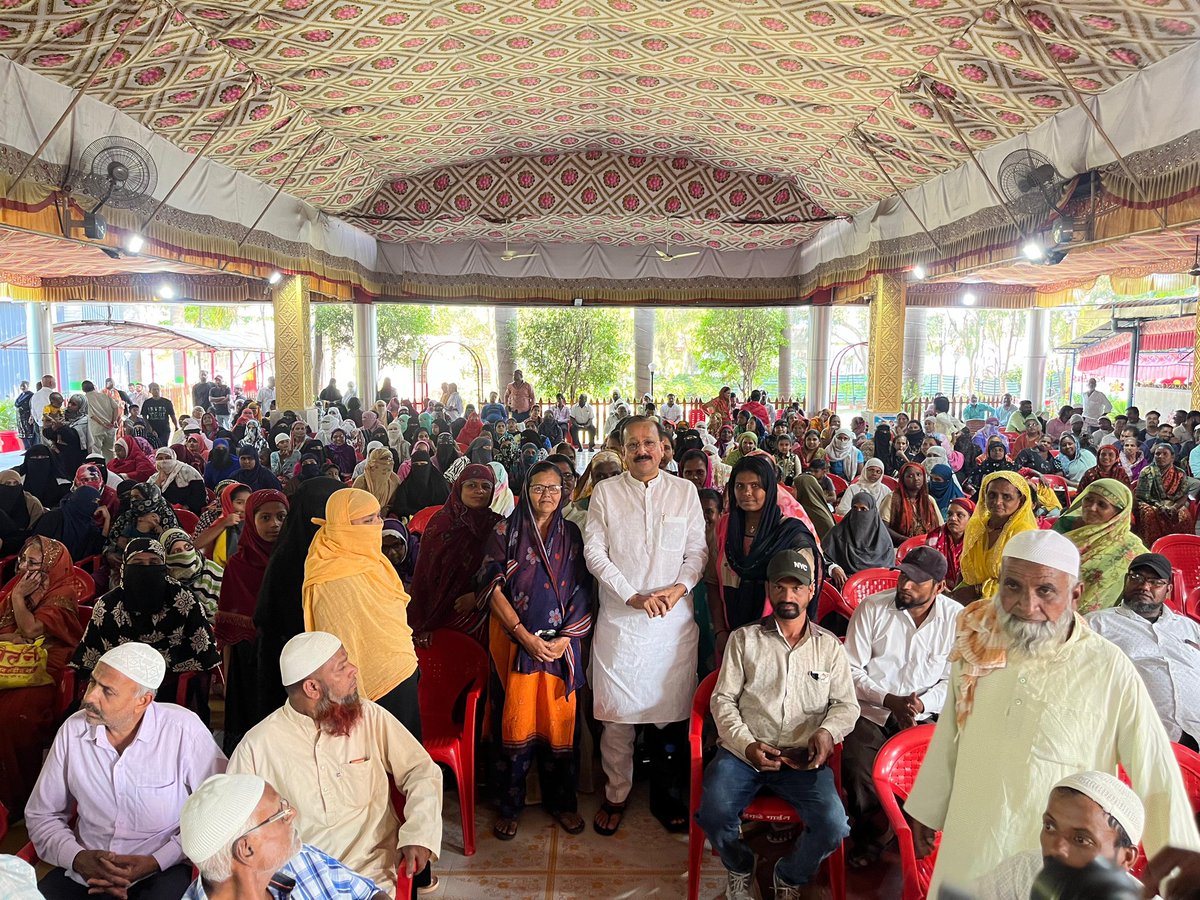 Attended free distribution program of sheer khurma groceries for Eid organised by president Altaf Haji Haider sayyed of Ekta Group alongwith Najib Mullah, Jay Patil , Idris Naikwadi and Wasim Burhan in Baramati