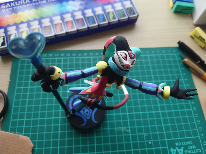 フィズ作業台に置きっぱなんだけど、通るたびに見ちゃう

かわい～最高～!オジーの顔になる～! 
