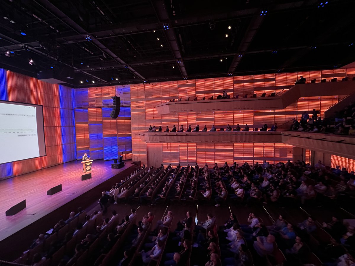 wardbekker's tweet image. #grafanacon kicking off