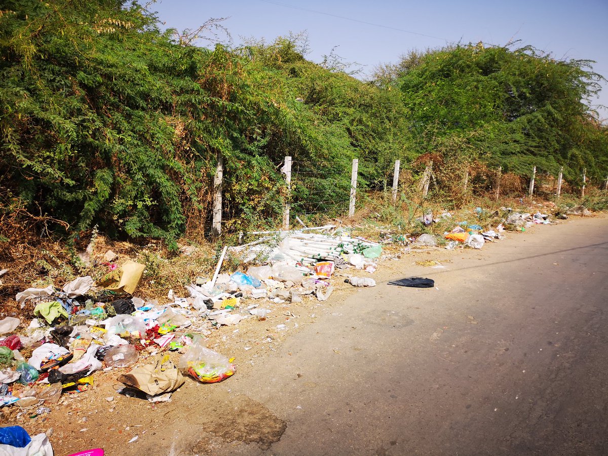 Uncivilized people making Vadodara a filthy city. This must be treated seriously like imposing heavy fines. CCTV on the roads has become a necessity to nab such criminals @VMCVadodara @Vadcitypolice please impose IPC Section 278 & Solid waste management rules 2016.
@CMOGuj