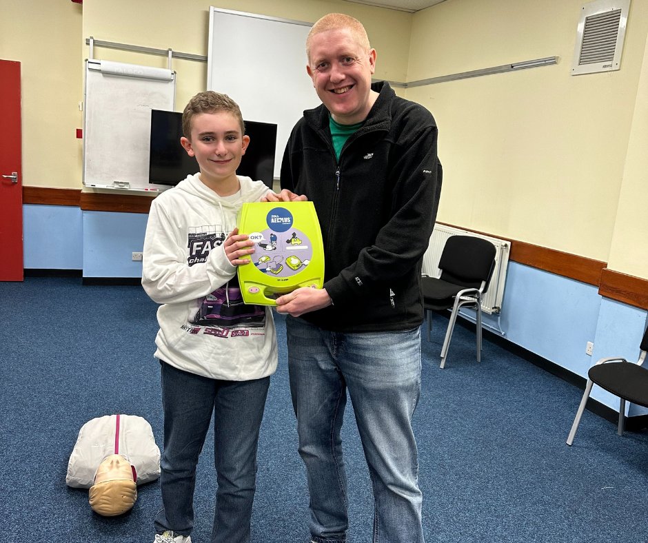 Our #communityfund enables colleagues to make a difference by getting a grant for charities or organisations they’re involved with. Stephen in our Claims area recently used it to get a defibrillator kit for @SJACymru to help people learn life-saving skills. #admirallife