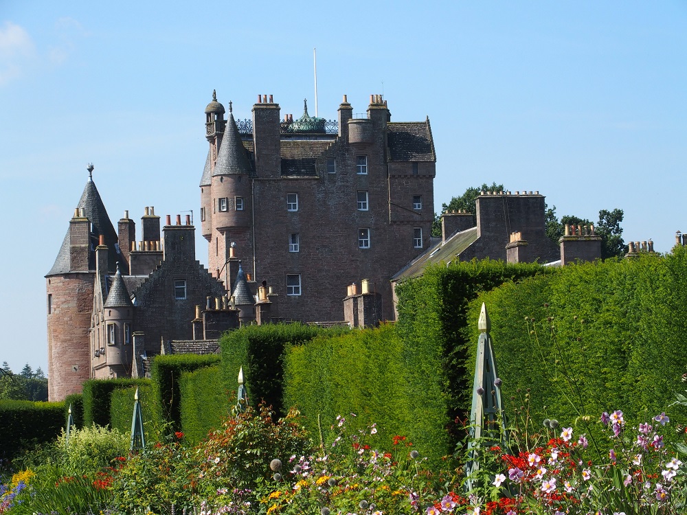 Explore Royal Castle, Whisky & Great Scottish Cities on a 5-day escorted coach holiday to Dundee with Jones Holidays.

17 June 2024
5 Days from £595

Discover more... booking.jonesholidays.co.uk/Tour/Royal-Cas…

#Dundee #JonesHolidays #YourAdventureStartsHere