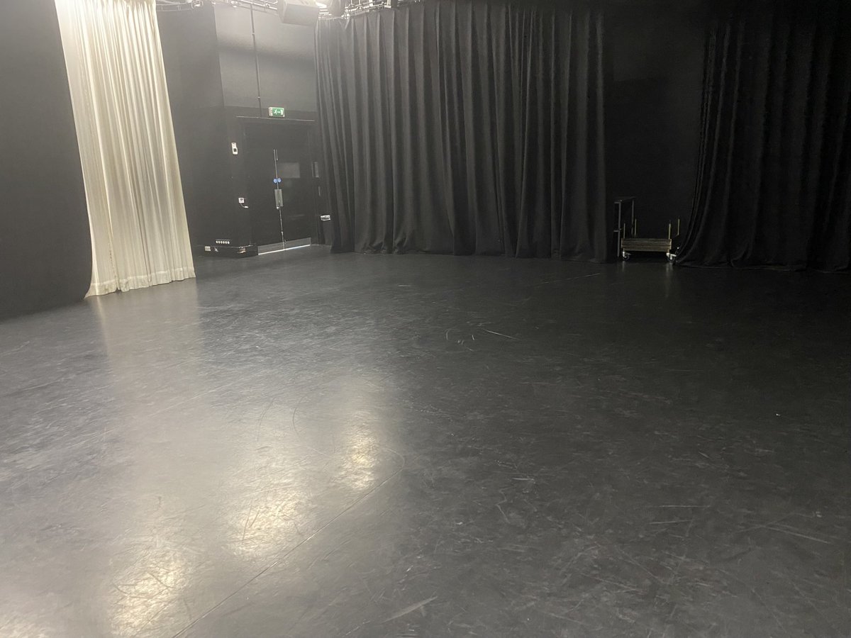 #TheatreGoals doing workshops today in a black box space!! Gotta love the dramainess of it all 
#ACaravanNamedDesire #IntimacyDirection