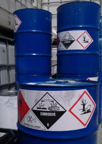 We've been undertaking #PollutionPreventionVisits in the #EastMidlands to advise businesses how they should store and transfer their #HazardousWaste properly. You can learn more about your obligations here gov.uk/dispose-hazard… 🛢️ #RegulatingIndustry