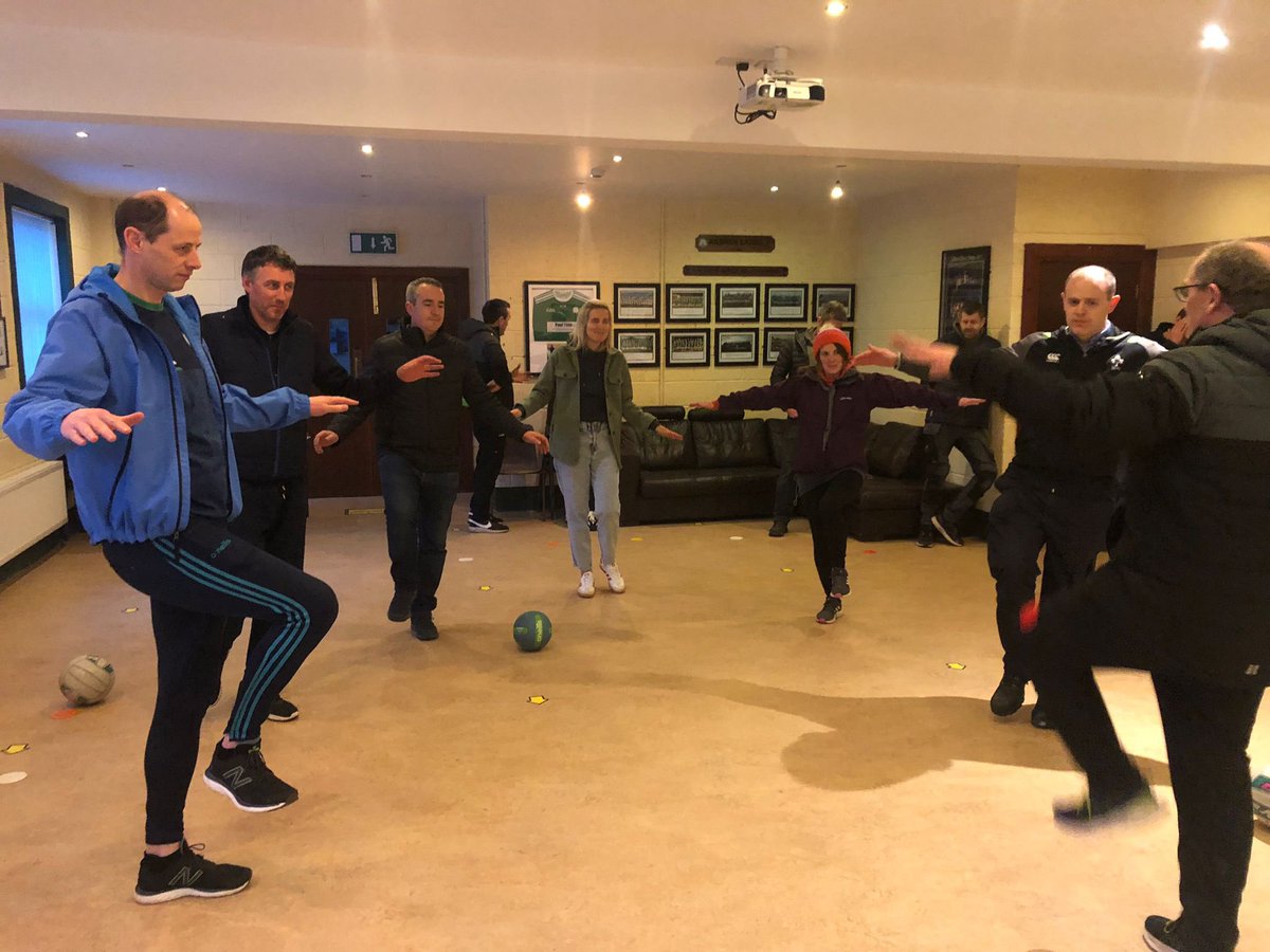 ‘A great crowd’ in @gaakilbride last night for our Nursery workshop. Many thanks to all who attended and coaching officer David Battles for facilitating 🙏🙏 Thank you We have a Hurling Nursery workshop in Creggs NS on Thursday evening 👍 💛💙💛💙 #rosgaa