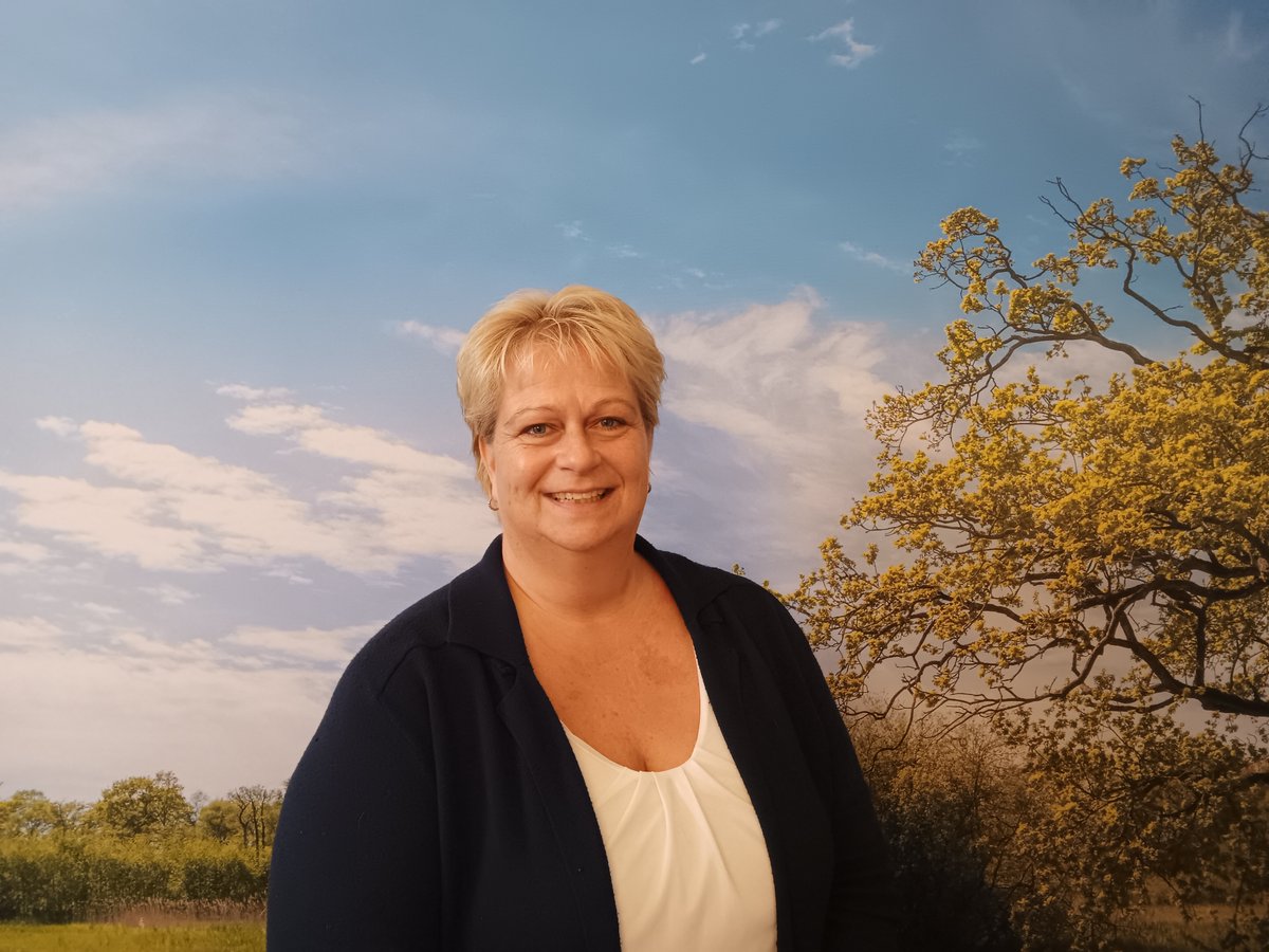 Vanof nou kuj de #podcast met <a href="/AlieBrinks/">Alie Brinks</a> lustern. Wij hebt het had over warken bij de <a href="/landmacht/">Koninklijke Landmacht</a>, op het previnciehuus en in je eigen B&amp;B. En we hebt het over 'Ik vertrek' had. Zul ze plannen hebben? #praotdrentsmetmij
open.spotify.com/episode/2HjvQE…