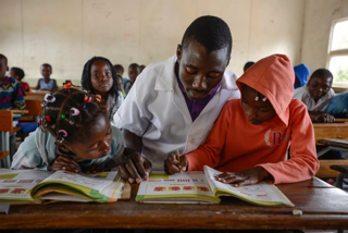 UN_BeSci's tweet photo. 🌍 How can behavioural &amp; experimental evidence shape global development? 

Join @UN_BeSci for a discussion with @JPAL and @UNICEF on evidence generation &amp; the UN's expanding use of #BeSci

🗓️ Wednesday, April 17th, 9 am ET - open to all!

Register here! 🙌🏿 https://t.co/GGxOgDsN8H https://t.co/EbShZ9cwFu