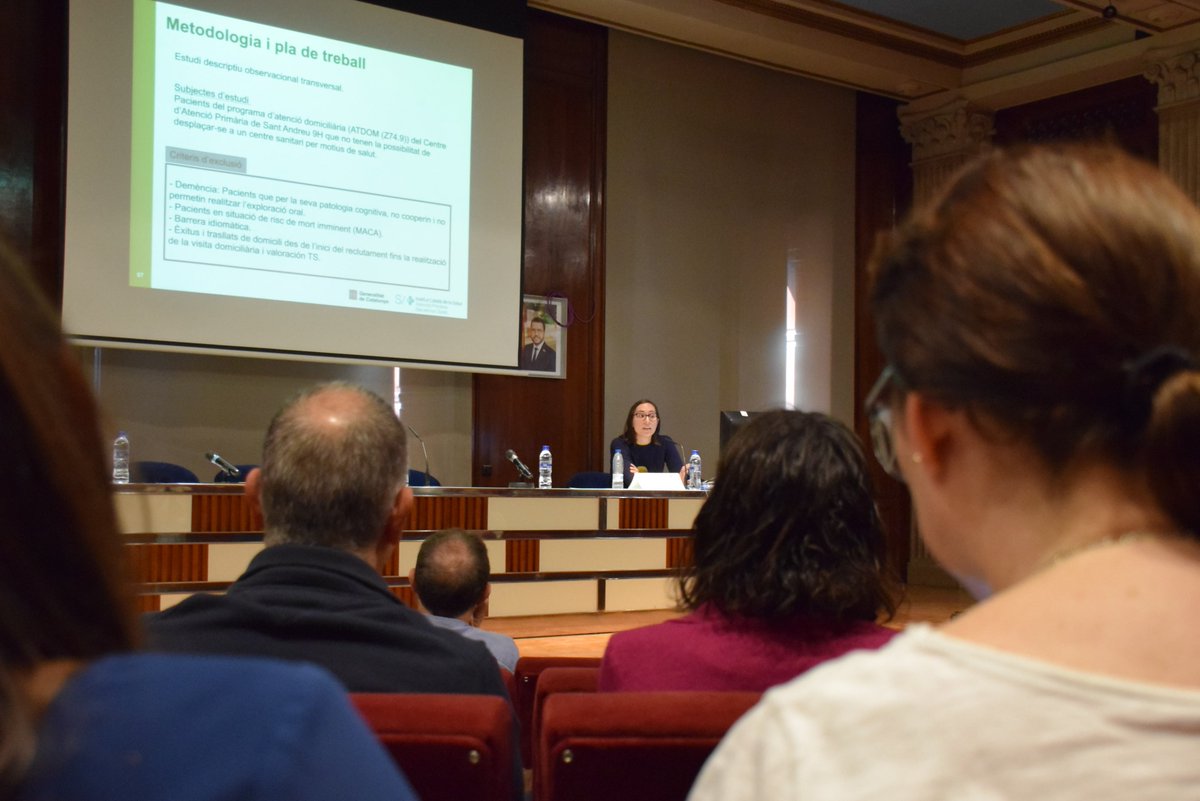primariaicscat's tweet photo. Les persones ateses al domicili perquè no poden desplaçar-se al CAP presenten una salut bucodental deficient, que influeix en altres aspectes socials i de salut
Ho conclou un estudi dels #AjutsXB on col·laboren professionals d'odontologia i de treball social del #CAPSantAndreu https://t.co/PccVTZan1V