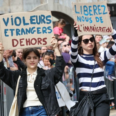 La maire écolo de Besançon porte plainte contre Némésis. Une bonne gauchiste amie de la censure.Le prétexte : l'incitation à la haine.
Il n'y a aucune haine, mais des faits et des points de vue.
Mme le maire, faites le tour de votre ville la nuit en bas résille et vous verrez.
