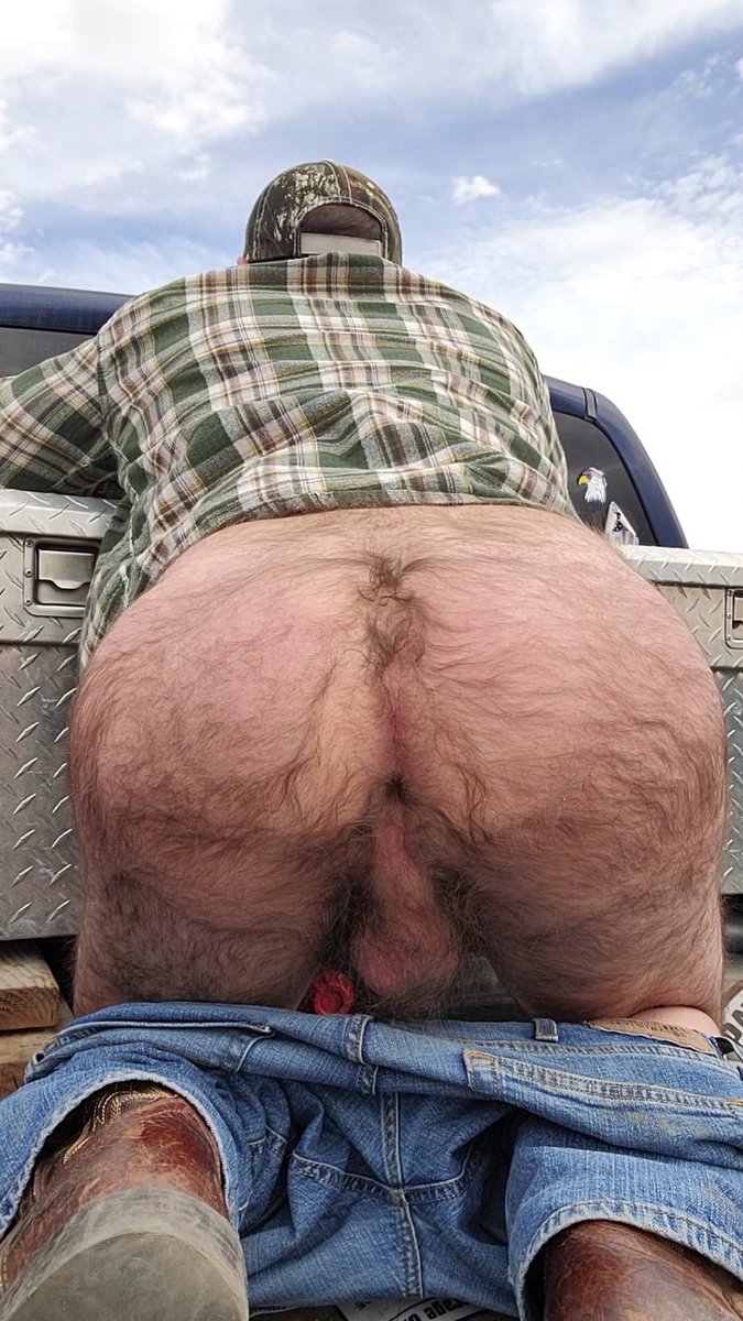 TimRedman8's tweet photo. Anyone else love hairy ass🤔😜 https://t.co/ZxpAiXnbwg
