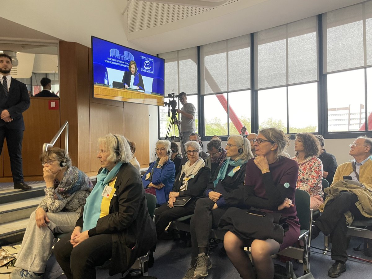 1️⃣❗️Ve věci Verein KlimaSeniorinnen proti Švýcarsku shledal <a href="/ECHR_CEDH/">ECHR CEDH</a> porušení práva na respektování soukromého života a a práva na spravedlivý proces (přístup k soudu) Státy mají dle Soudu povinnost přijmout opatření ke zmírnění dopadů změny klimatu.