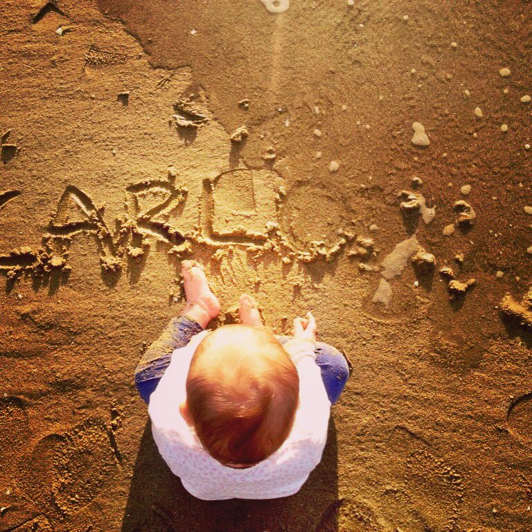 @diarmaidm @MaiaDunphy @Aircoach We moved to Gaoth Dobhair with a new baby, to learn to change nappies. (The tenants in London took a photograph of the messed up grouting, at the top of the shower, and sent it to us to complain. 🤣)